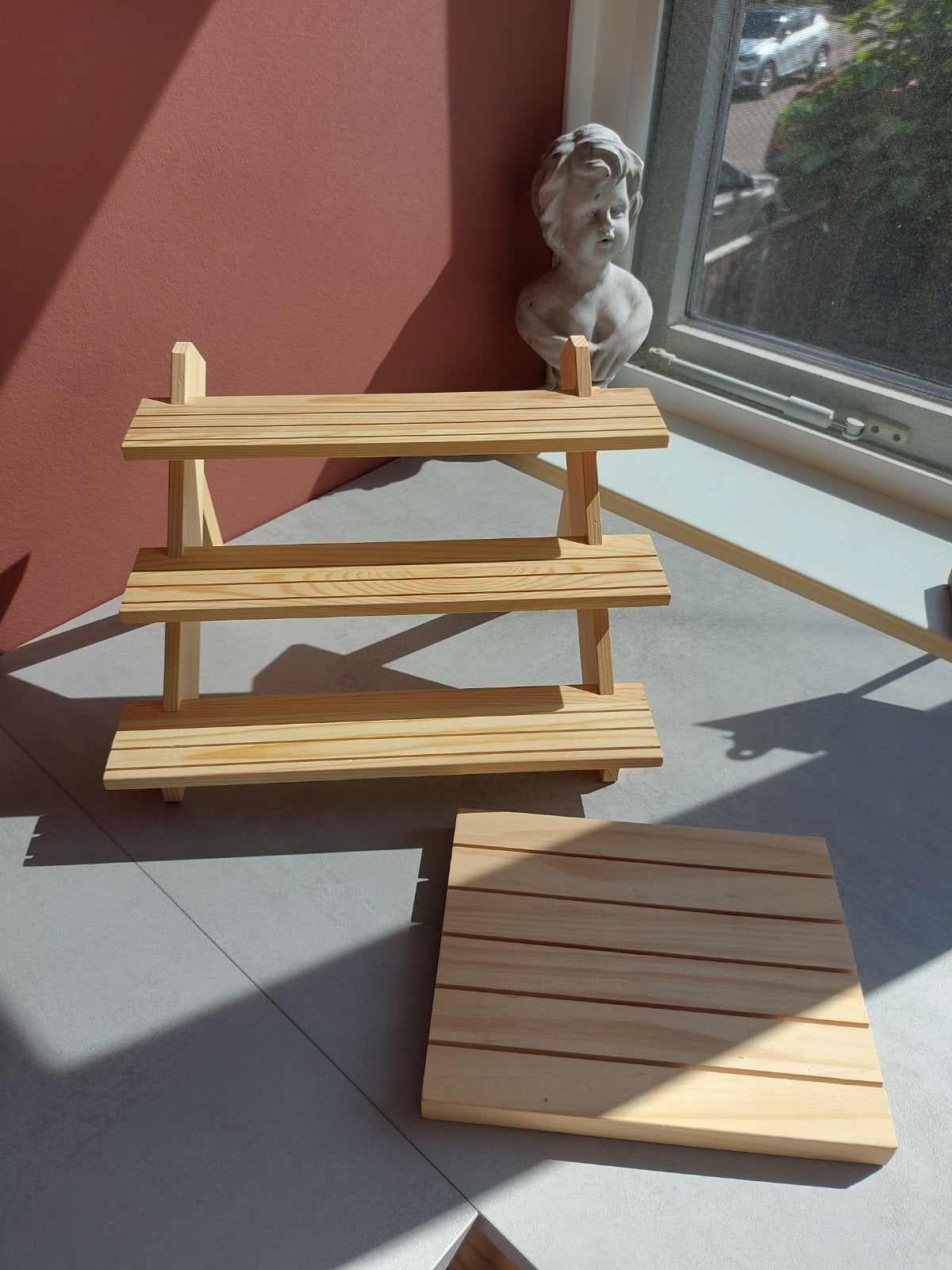 2 stuks houten display standaards, Ophalen, Hout, Beige, Zo goed als nieuw