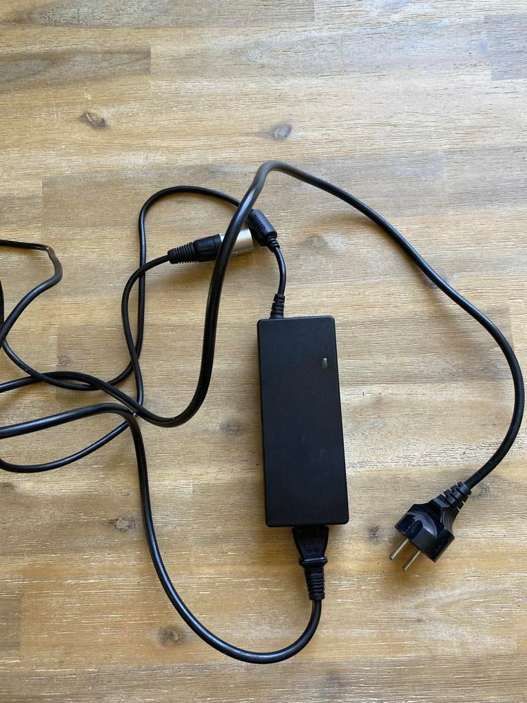 KOGA, SPARTA 4 PIN Batterijlader., Ophalen of Verzenden, Gebruikt