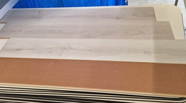 Restpartij 29 m2 laminaat Gelasta Panthera 2831 Helsinki Oak, Huis en Inrichting, Gelasta B.V, Nieuw, 25 tot 50 m², Karst de Langestraat 16, 8281 JA, Genemuiden