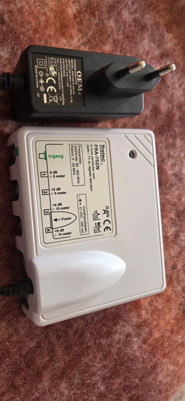 Tratec FRA-752N TV/Radio Signaalverdeler met Adapter, Ophalen of Verzenden, Zo goed als nieuw, Minder dan 2 meter, Tv-kabel