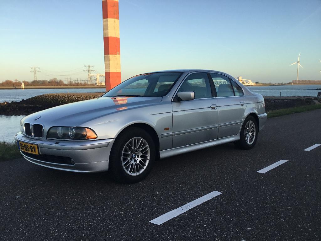 BMW 5-Serie 3.0 I 530 AUT 2001 Grijs, Auto's, Automaat, Achterwielaandrijving, Overige kleuren, Particulier