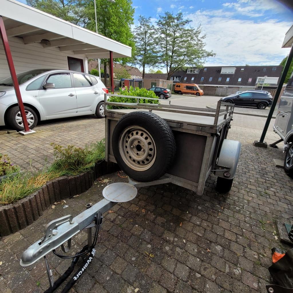 Dichte enkelas aanhanger met goede banden, Ophalen of Verzenden