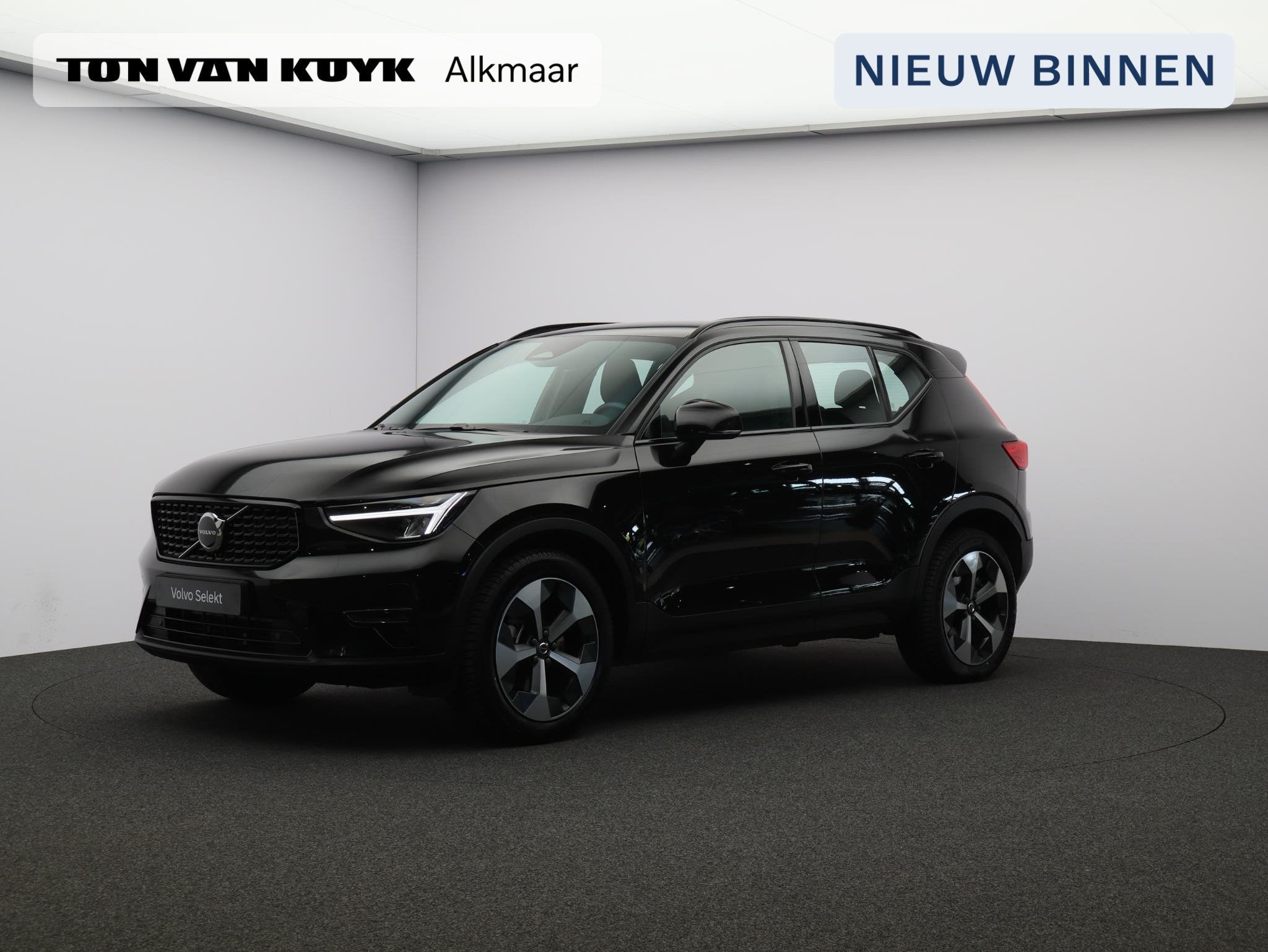 Volvo XC40 2.0 B4 Plus Dark / Trekhaak / Elektr. stoelverste