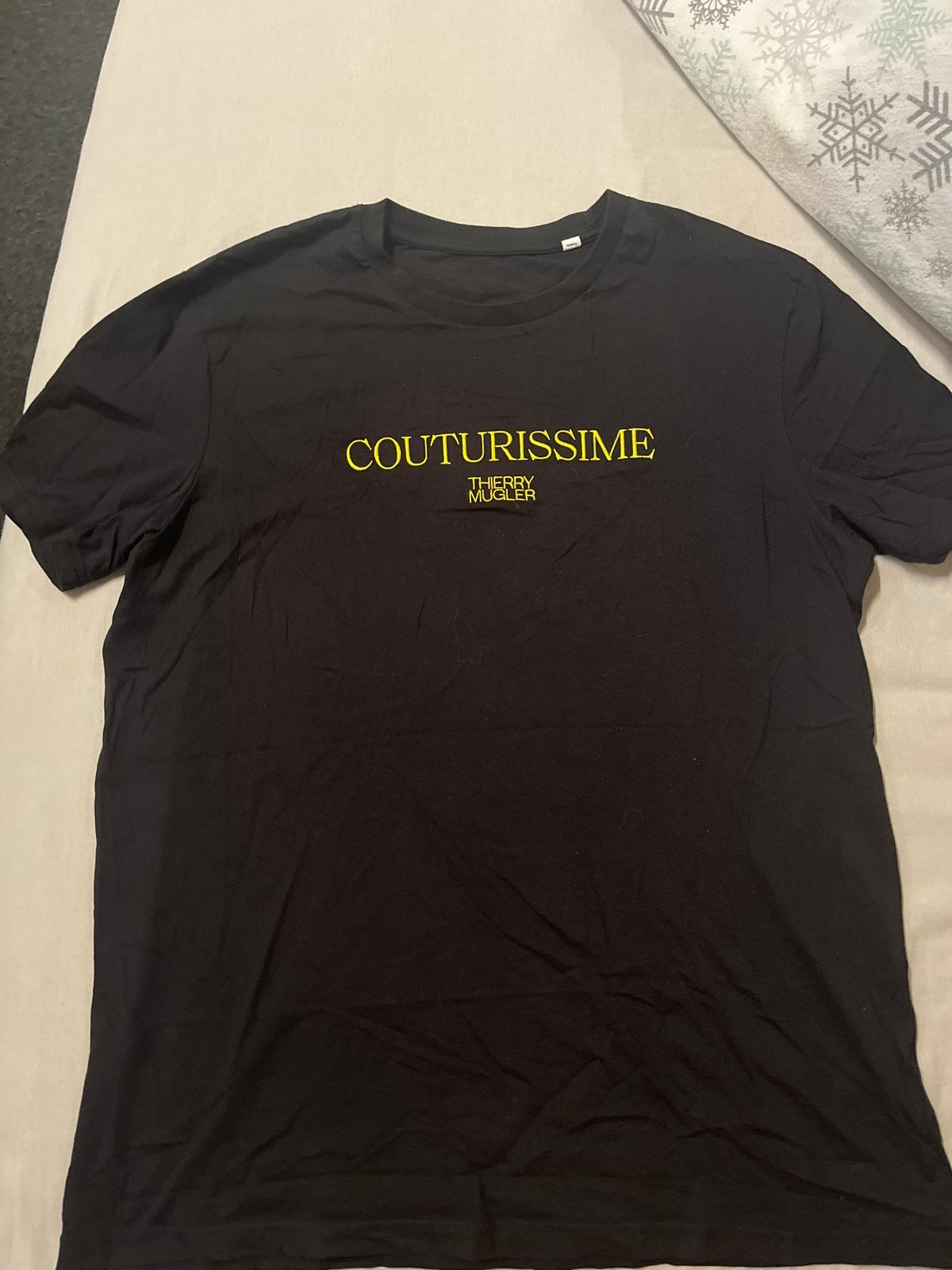 Zwart T-shirt met 'COUTURISSIME THIERRY MUGLER' opdruk, Kleding | Heren, Ophalen of Verzenden, Gedragen, Maat 52/54 (L), Zwart