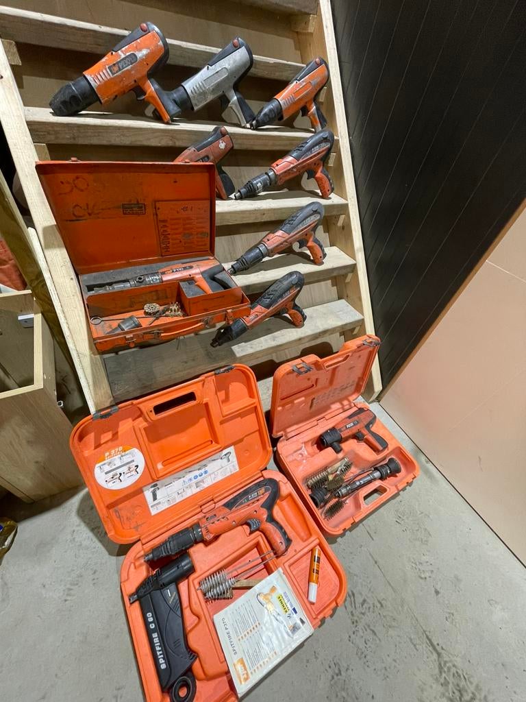 Spit spijkerpistolen !     Hikoki , Milwaukee , bosch hilti, Doe-het-zelf en Verbouw, Ophalen, Zo goed als nieuw