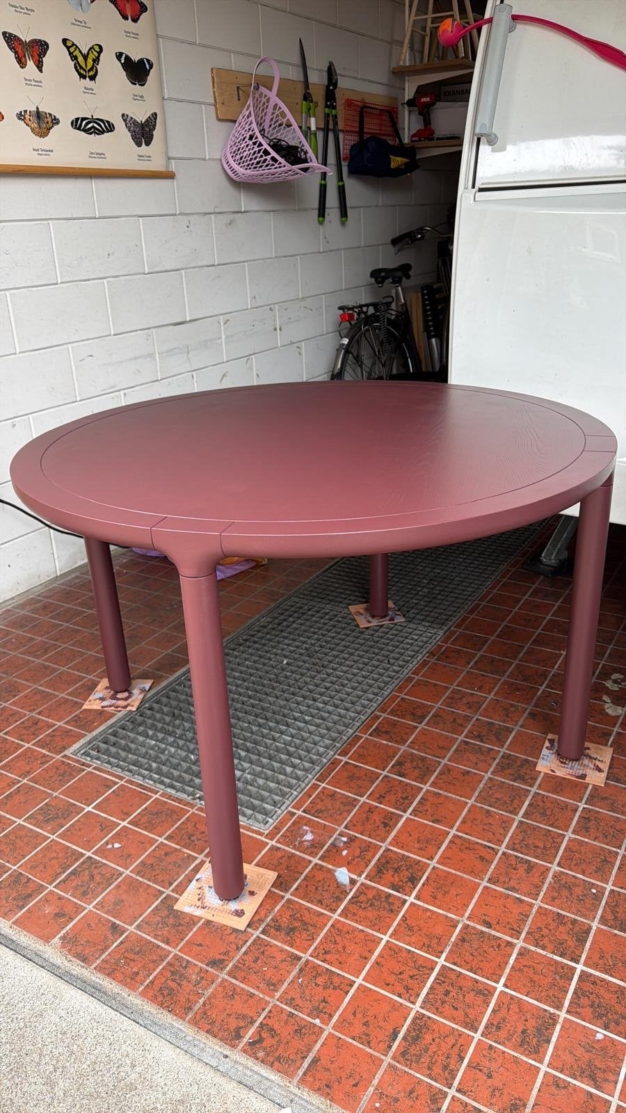 ronde eettafel Zuiver storm bordeaux rood, Ø128 cm, Ophalen, 100 tot 150 cm, Rond, Zo goed als nieuw