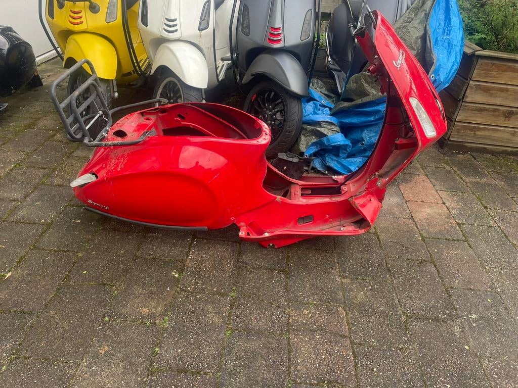 Vespa sprint frame 2015 snor 2e eigenaar geen wok frame krom, Motoren, Ophalen of Verzenden