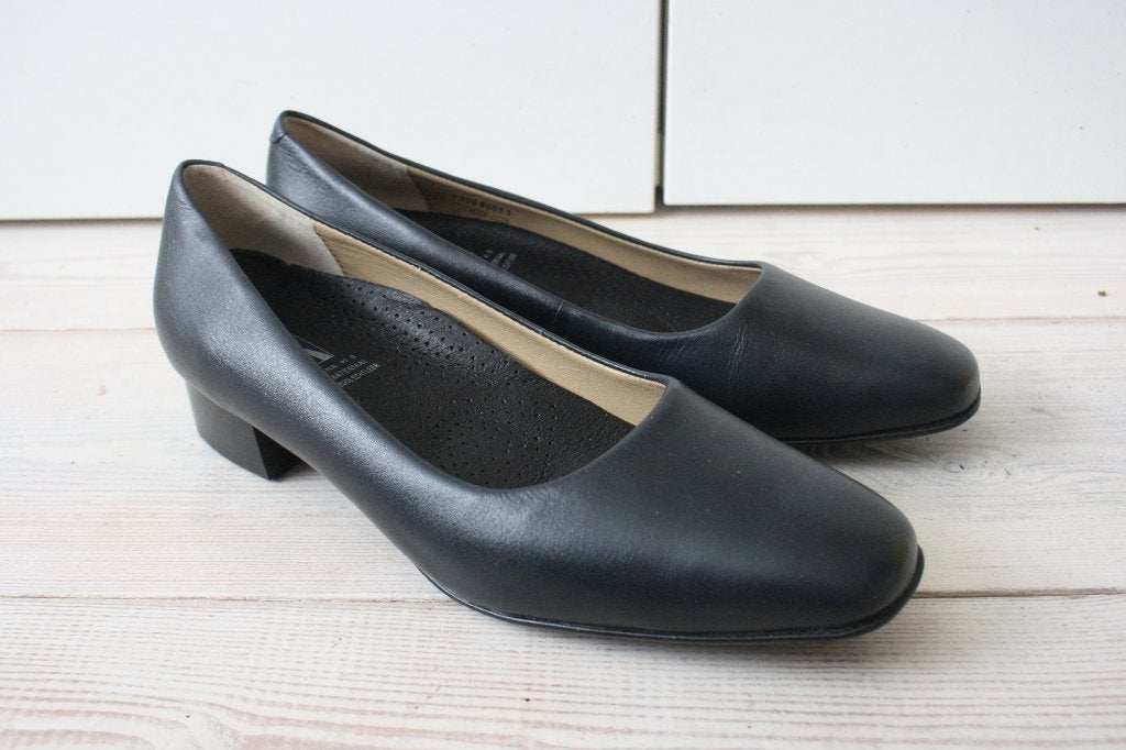 Donkerblauwe  Medicus lage pumps maat 41 / 7,5. Nieuw!, Kleding | Dames, Schoenen met lage hakken, Medicus, Blauw, Nieuw