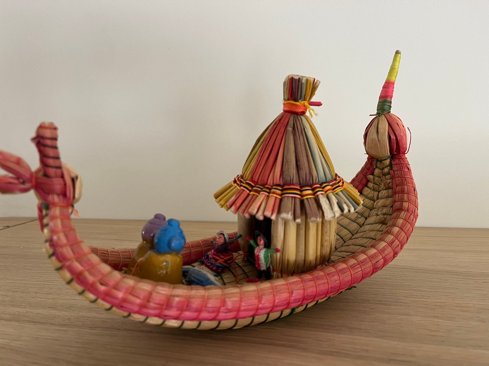 Decoratieve rieten boot met huisje en figuurtjes, Ophalen, Zo goed als nieuw, Overige typen