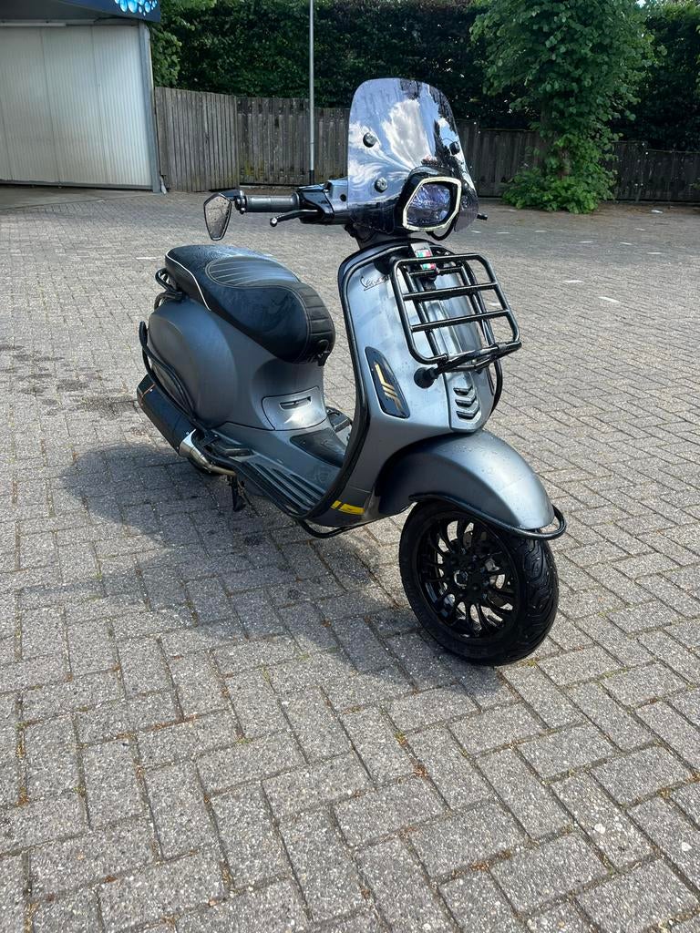 Vespa Sprint 2016 Mat Grijs - gebruikt, Fietsen en Brommers, Scooters | Vespa, Zo goed als nieuw, Overige modellen, Maximaal 45 km/u