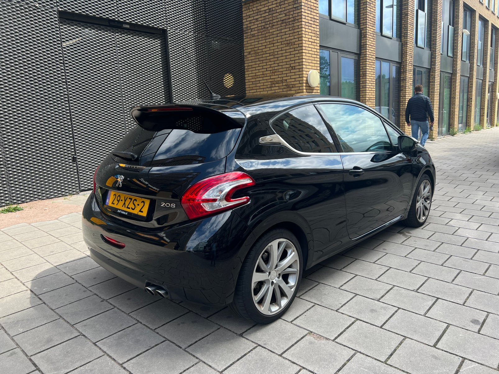Peugeot 208 1.6 THP 156 Allure, Voorwielaandrijving, Zwart, Handgeschakeld, Particulier