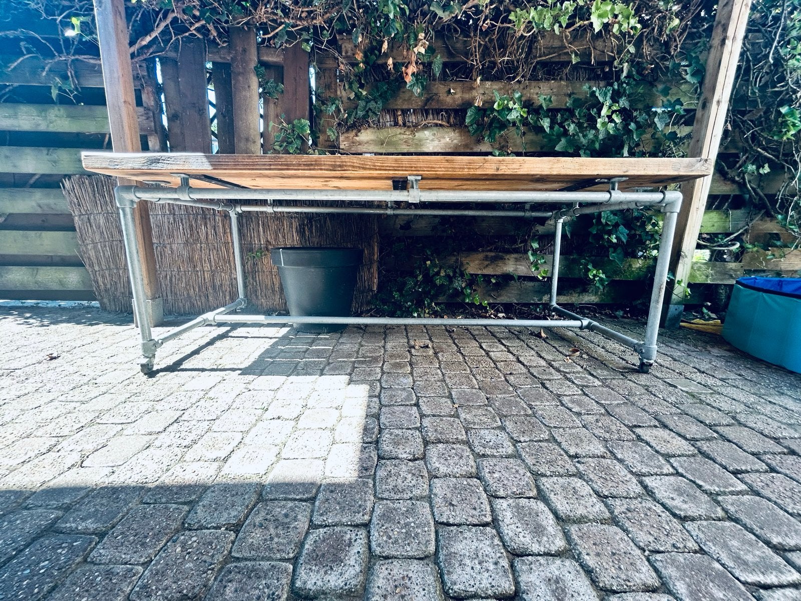Steiger buis frame op wielen met houten blad, Huis en Inrichting, Tafels | Eettafels, Ophalen, Gebruikt, 50 tot 100 cm, Metaal