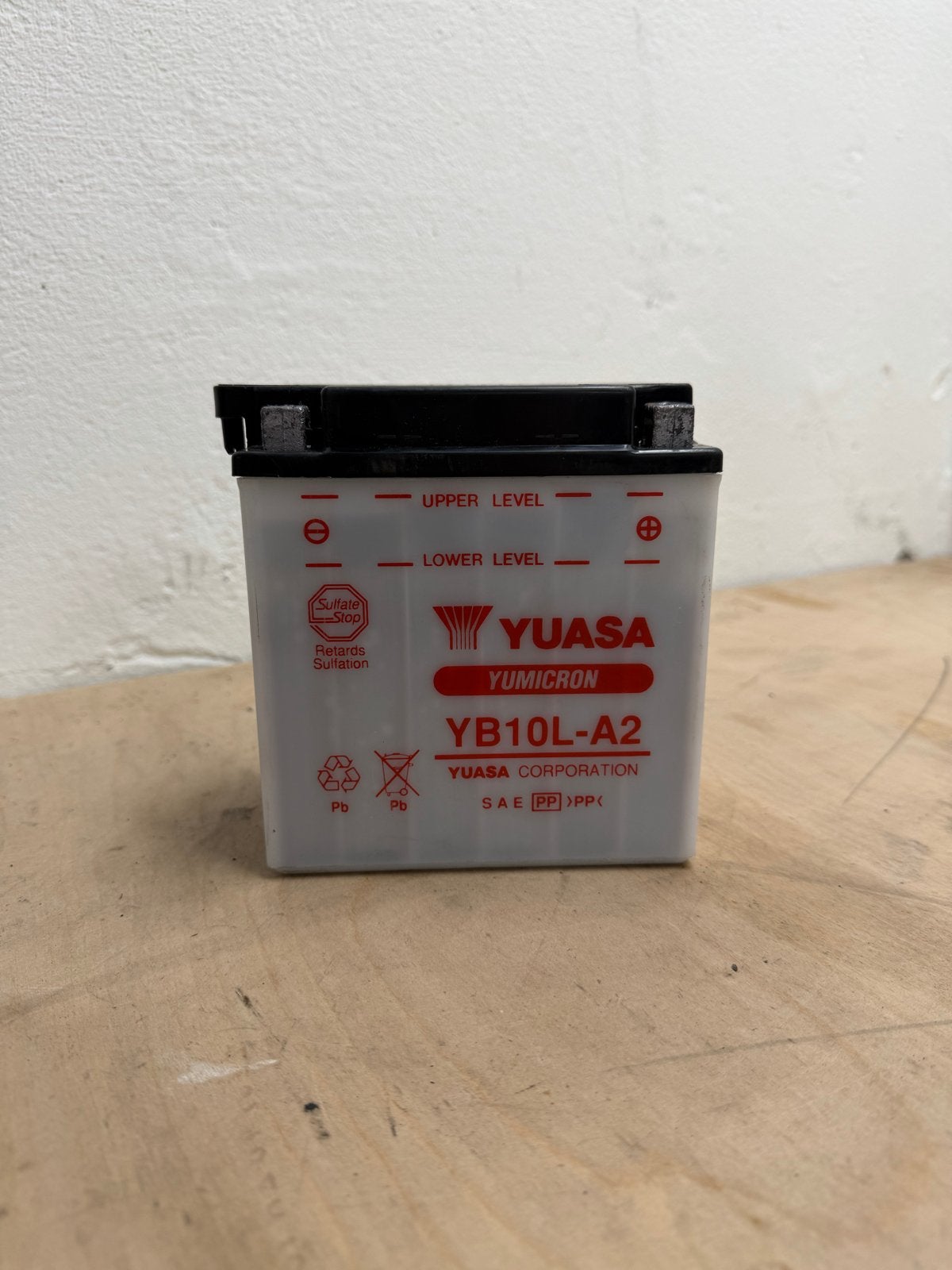 Zo goed als nieuwe Yuasa YB10L-A2 accu - 1x gebruikt, Auto-onderdelen, Ophalen of Verzenden, Gebruikt, Universele onderdelen