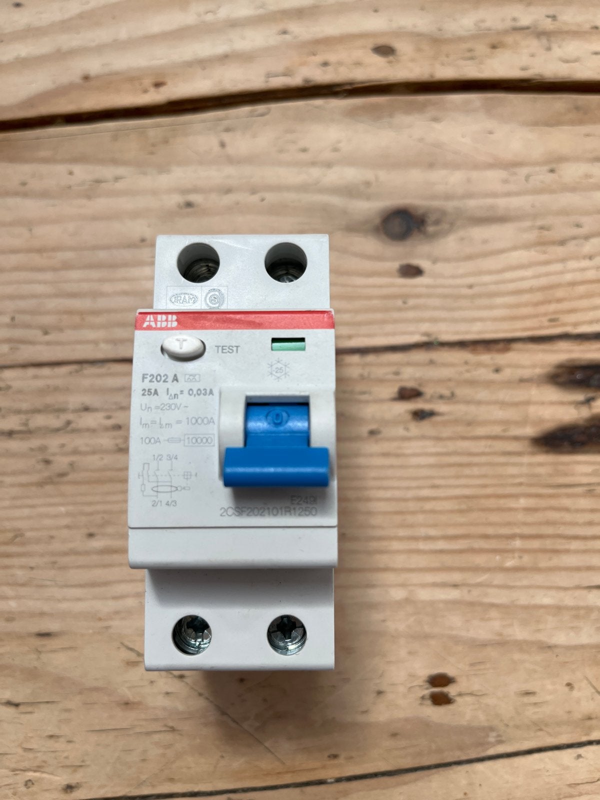 ABB F202 A 25A 0,03A aardlekschakelaar, Ophalen of Verzenden, Zo goed als nieuw, Schakelaar