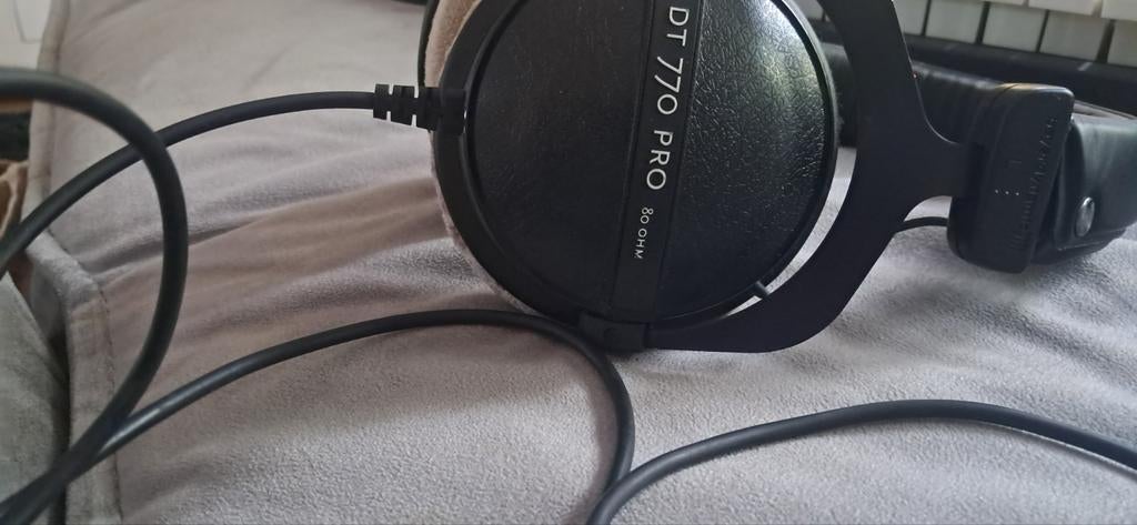 Beyerdynamic DT 770 PRO 80 Ohm - 1 kant defect, Audio, Tv en Foto, Ophalen of Verzenden, Niet werkend, Over oor (circumaural)