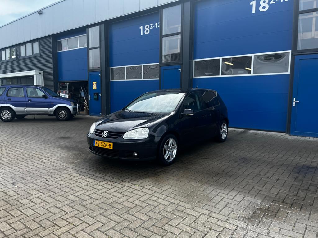 Volkswagen Golf 1.6 16V FSI 85KW 2008 Zwart, Auto's, Voorwielaandrijving, Sound system, 15 km/l, 4 cilinders