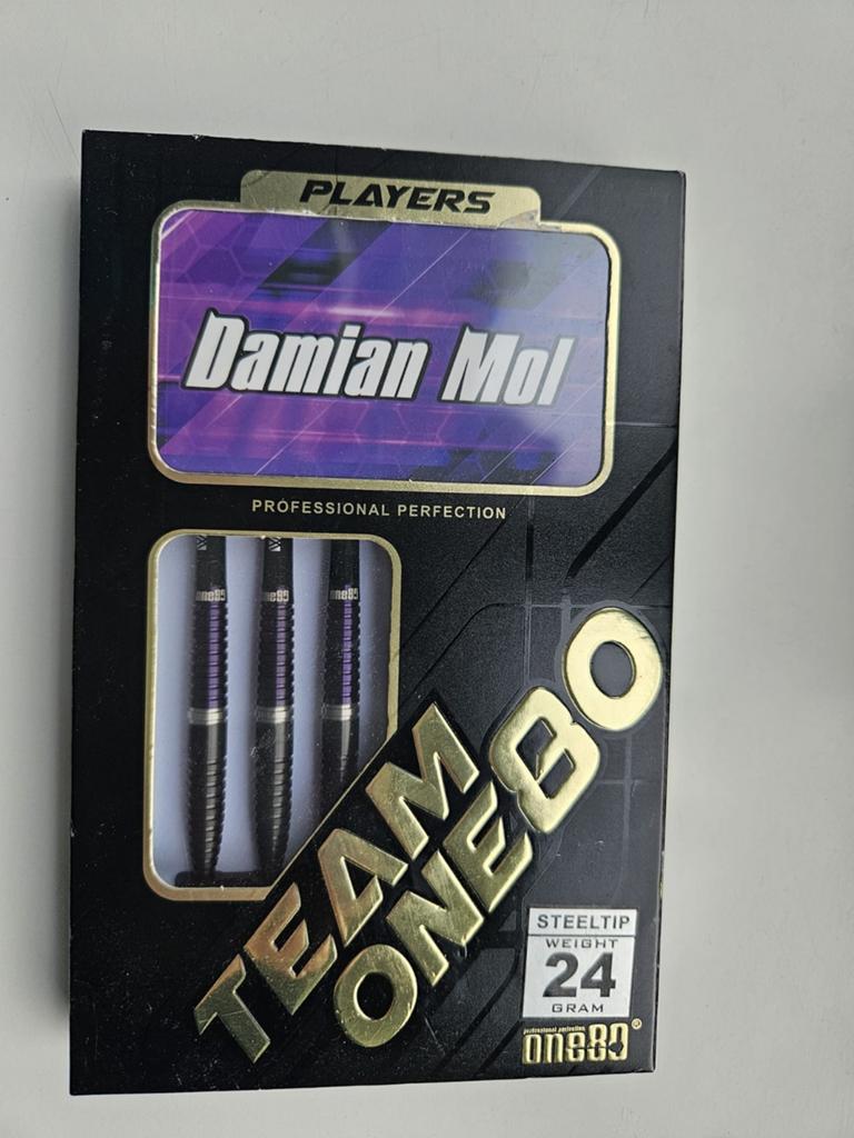 Damian Mol Steel Tip Darts 24 gram - Team One80, Sport en Fitness, Darts, Ophalen of Verzenden, Zo goed als nieuw, Pijlen