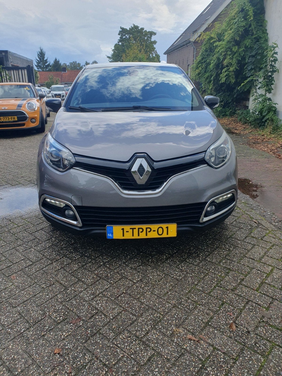 Renault Captur Dynamique 0.9 TCE 90 2014 Grijs, Auto's, Voorwielaandrijving, Zwart, 49 €/maand, Origineel Nederlands