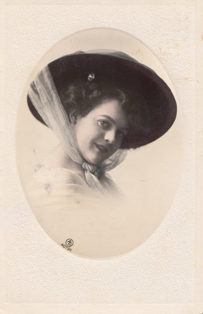 Fotokaart Portret Dame met Hoed - circa 1900, Gebruikt, Foto, Ophalen of Verzenden, Voor 1940