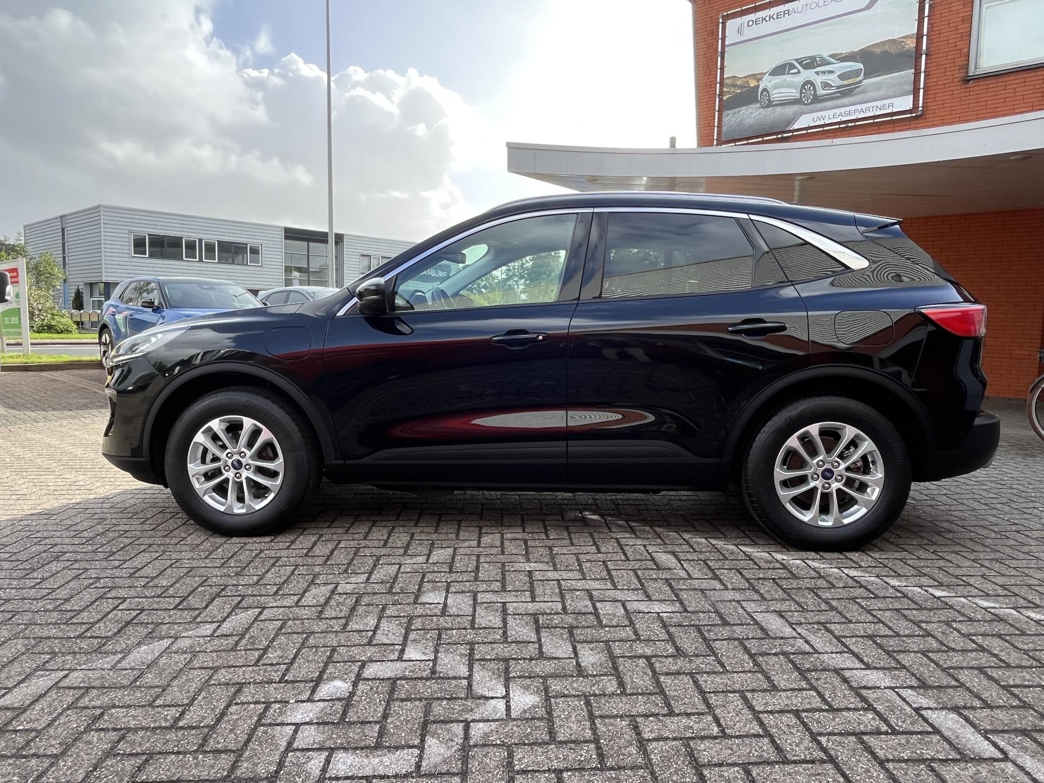 Foto 3 van Ford Kuga 2.5 PHEV Titanium STOELVERWARMING.