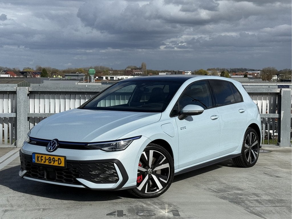 Volkswagen Golf 1.5 eHybrid GTE | Pano | IQ | 360 | HUD, Auto's, Volkswagen, 77 km/l, 4 cilinders, Blauw, Alcantara