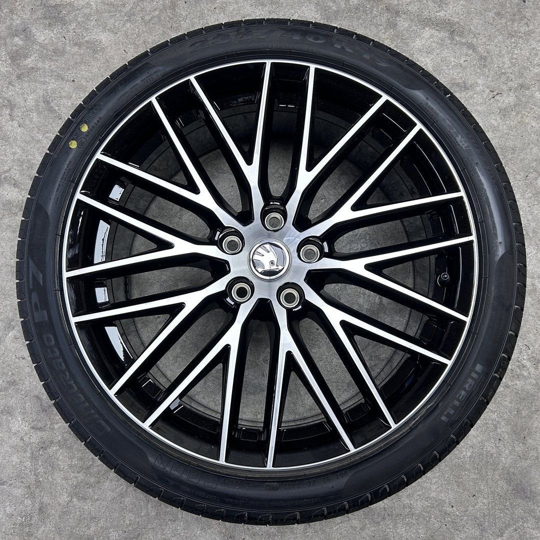 ✅ 19 inch originele FR velgen + zomerbanden Karoq Octavia, 19 inch, -, -, Banden en Velgen