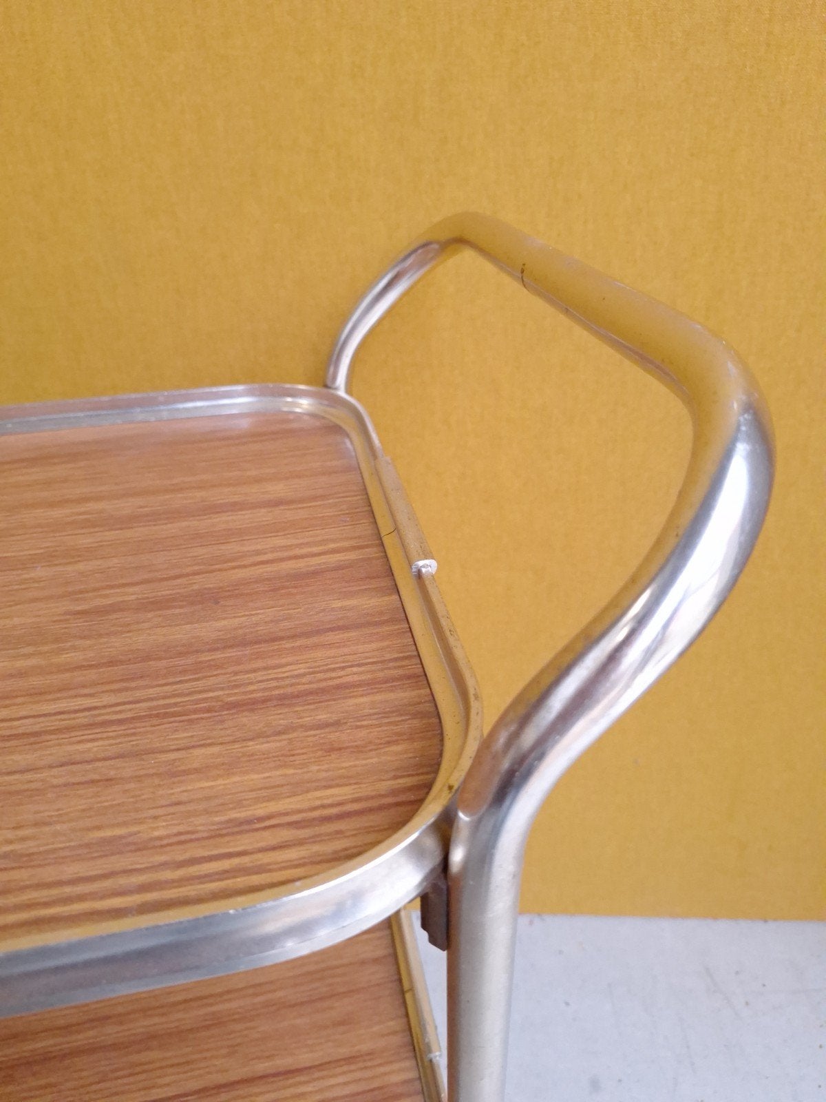 vintage messing serveerwagen met formica bladen, verrijdbaar, Gebruikt, Vintage, Ophalen of Verzenden, Nvt