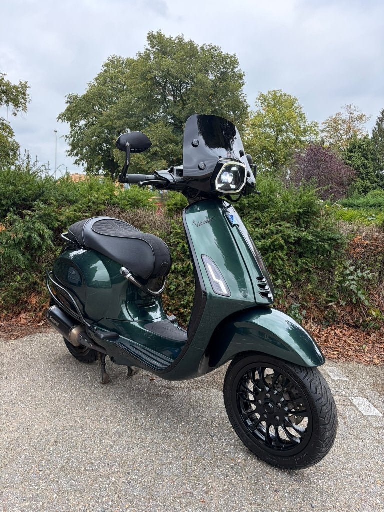 Vespa Sprint iget E4 2018 45km brom Akrapovic Carbon