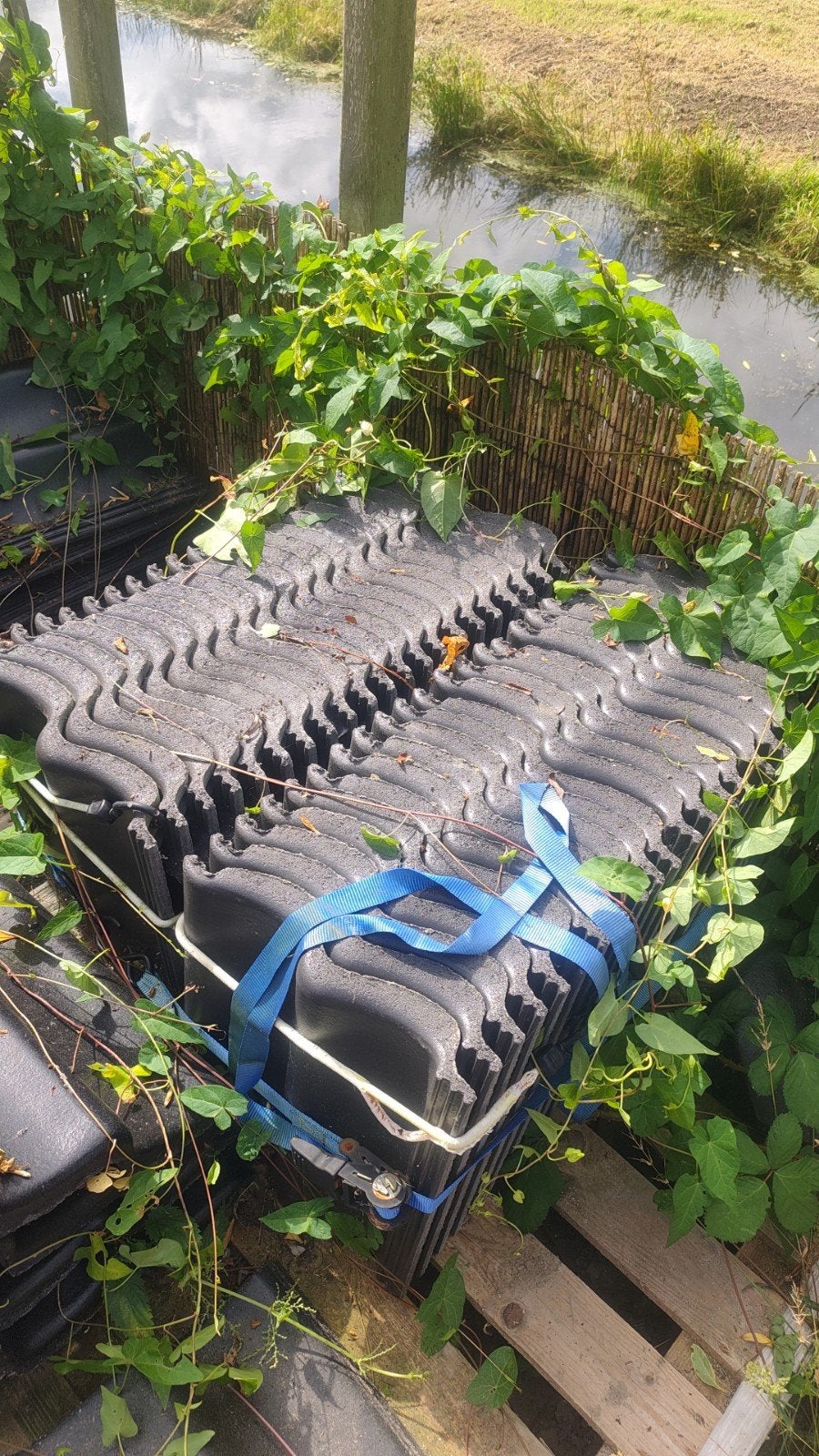 61 grijze sneldekpannen - snel ophalen!, Doe-het-zelf en Verbouw, Dakpannen en Dakbedekking, Ophalen, Steen of Klei, 15 m² of meer