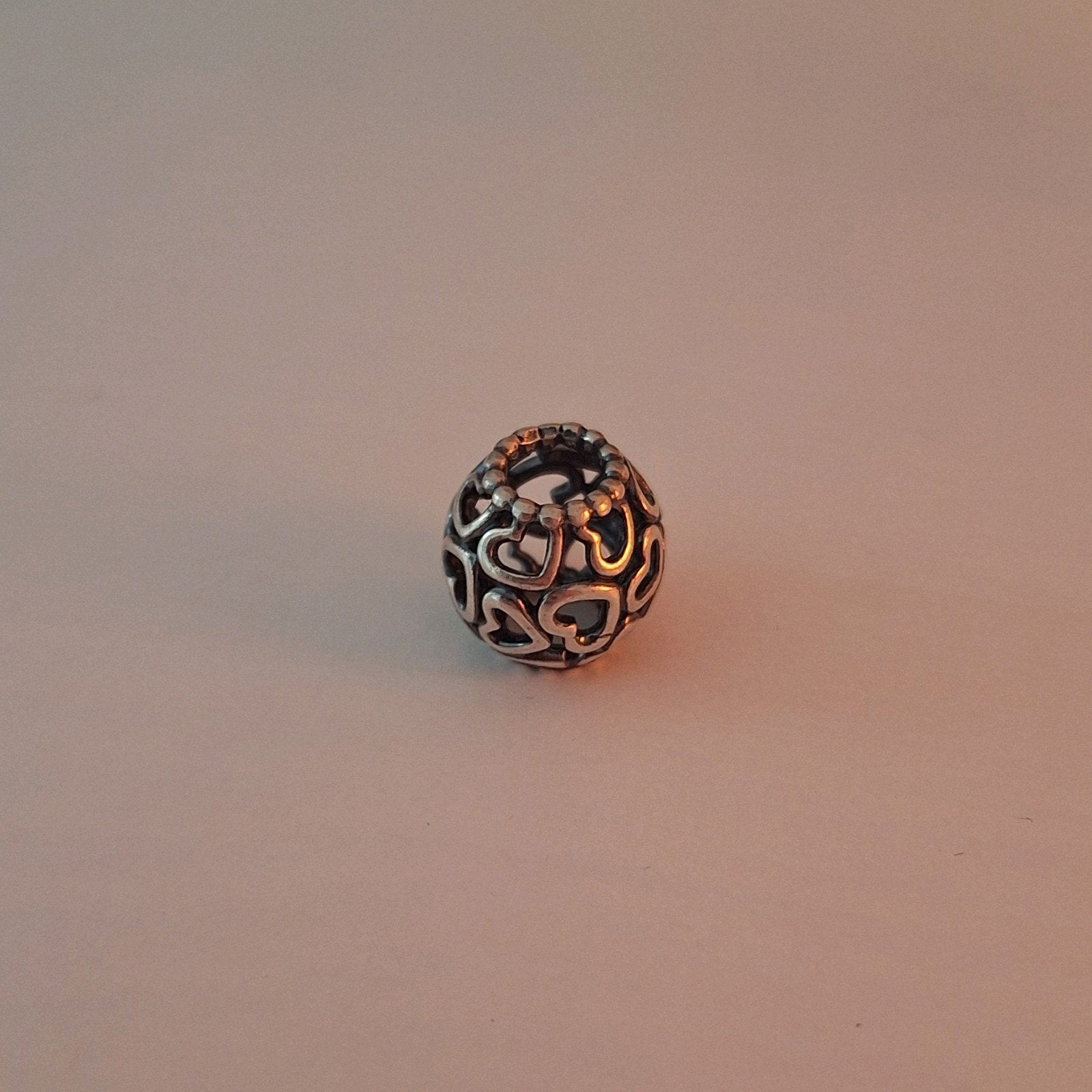 Pandora bedel 'Overal harten', Sieraden, Tassen en Uiterlijk, Bedels, Pandora, Ophalen of Verzenden, Zo goed als nieuw, 1 bedel