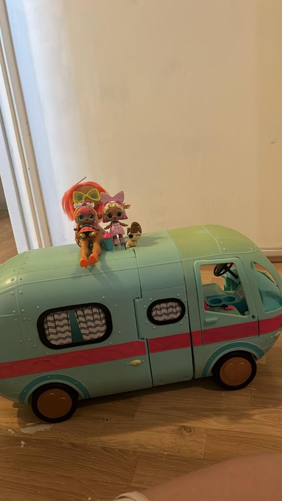 L.o.L bus met popjes, Ophalen