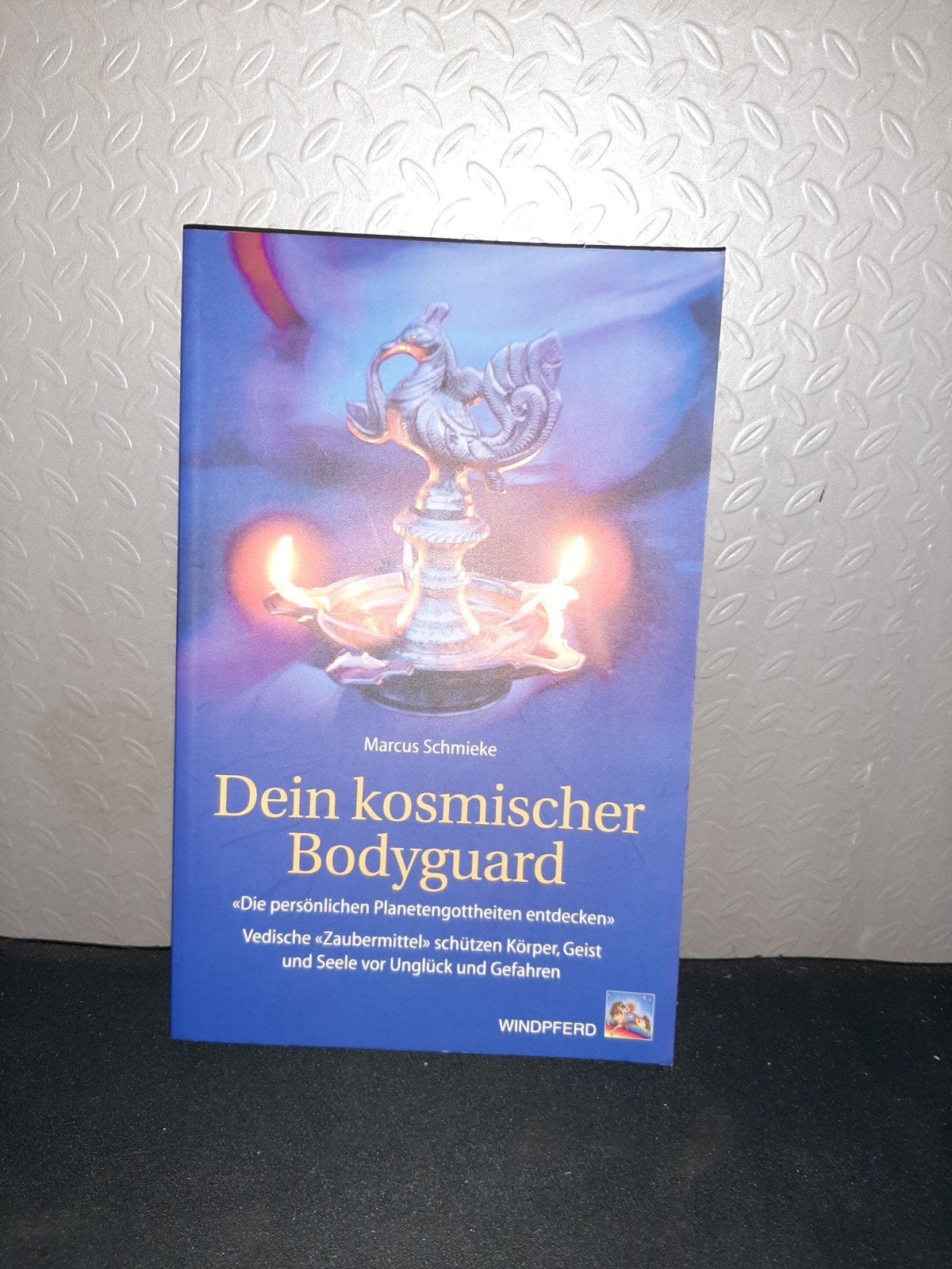 Dein kosmischer Bodyguard - Marcus Schmieke (Duits), Ophalen of Verzenden, Zo goed als nieuw, Achtergrond en Informatie