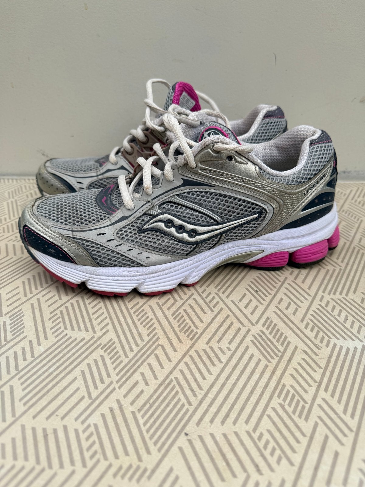 Saucony hardloopschoenen dames maat 41 - Zo goed als nieuw, Hardloopschoenen, Zo goed als nieuw, Hardlopen, Saucony