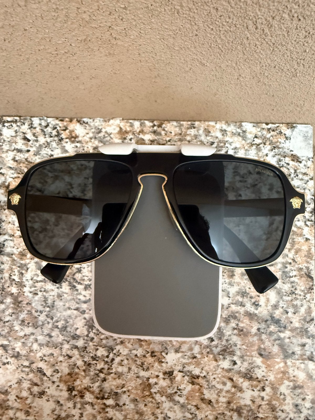 Versace Zonnebril Zwart/Goud - Polarized, Sieraden, Tassen en Uiterlijk, Zonnebrillen en Brillen | Heren, Overige merken, Zonnebril