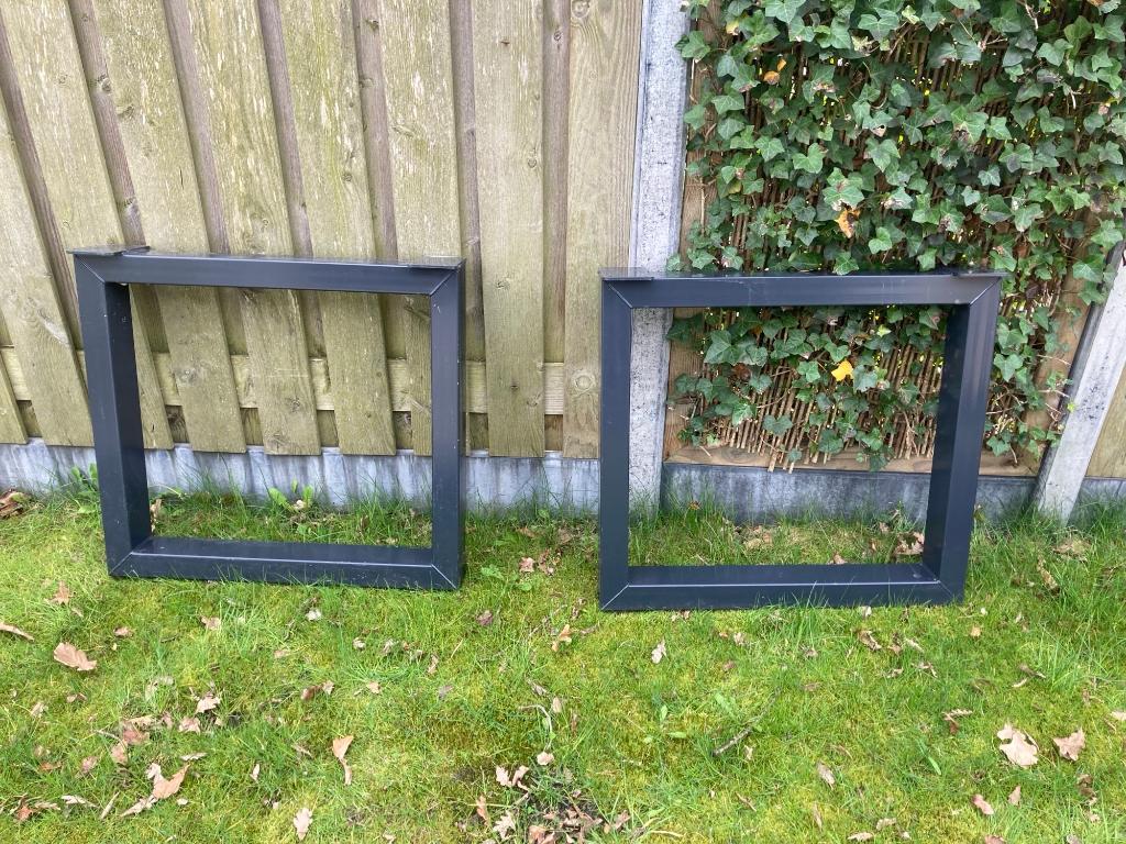 Te koop: metalen onderstel tafel, Huis en Inrichting, Tafelonderdelen, Ophalen, Tafelpoot, Gebruikt, 50 tot 100 cm