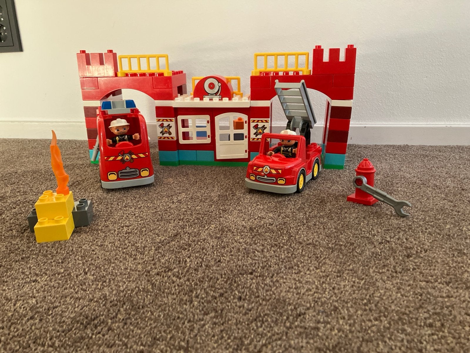 Lego Duplo Brandweerkazerne 10593 met Brandweerwagens, Ophalen of Verzenden, Compleet, Duplo, Complete set