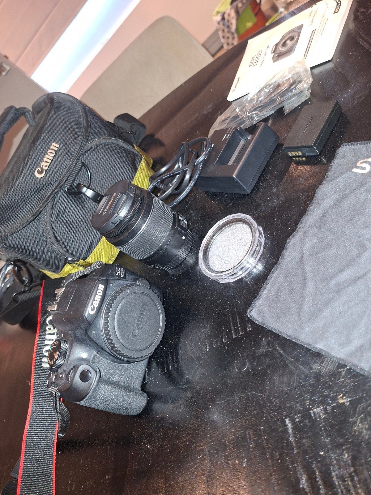 Canon EOS 1300D Spiegelreflexcamera met 18-55mm lens, Ophalen, Spiegelreflex, Canon, Zo goed als nieuw