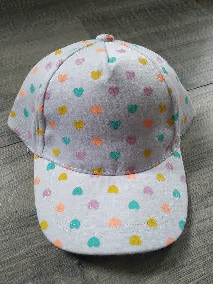Nieuw witte baby meisjes pet met gekleurde hartjes, Kinderen en Baby's, Zeeman, Meisje, Nieuw, Ophalen of Verzenden