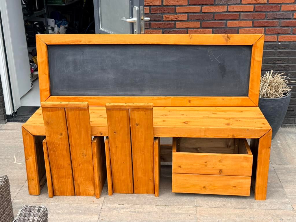 Houten speeltafel met krijtbord, stoelen en opbergbak, Ophalen, Zo goed als nieuw