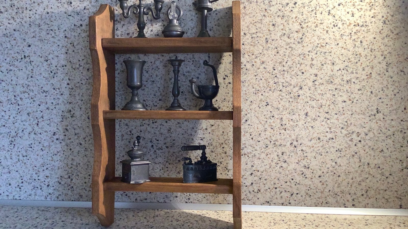 Mooi houten (ophang)rekje met 8 tinnen miniaturen, Ophalen of Verzenden, Zo goed als nieuw