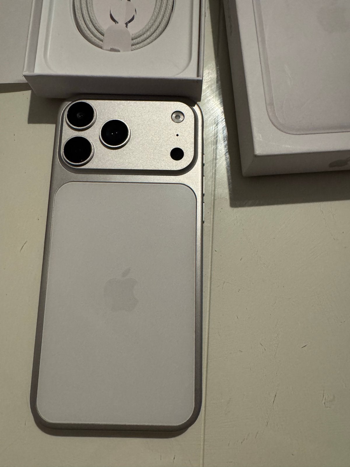 Apple iPhone 17 Pro Max KLOON, Zwart, IPhone 15 Pro Max, Zo goed als nieuw, Zonder simlock