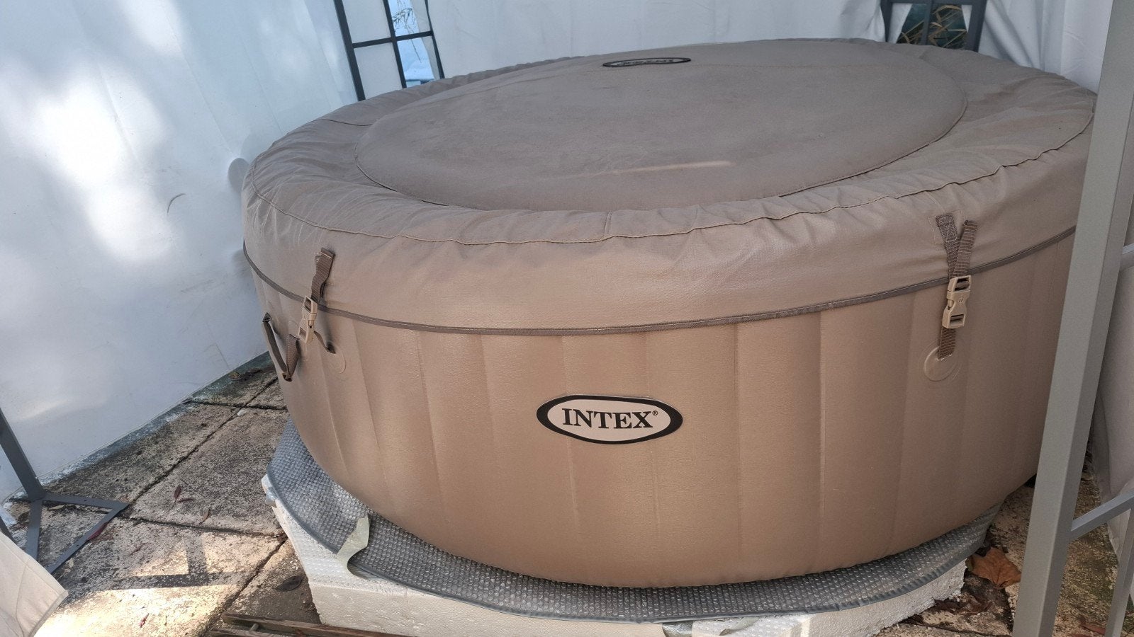 Intex PureSpa Opblaasbare Jacuzzi met Tent en Accessoires, Tuin en Terras, Ophalen, Zo goed als nieuw, Trap, Opblaasbaar