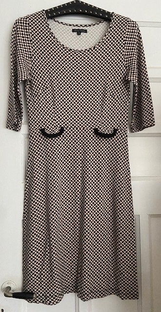 Maat M King Louie zwart wit viscose tricot jurk nieuwstaat, Kleding | Dames, Maat 38/40 (M), Zwart, Ophalen of Verzenden, Zo goed als nieuw