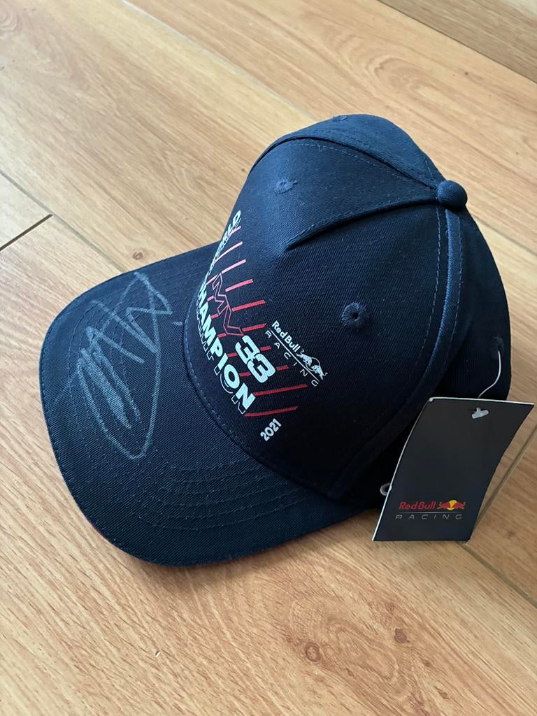 Max Verstappen cap 2021 world champion gesigneerd., Ophalen of Verzenden, Zo goed als nieuw
