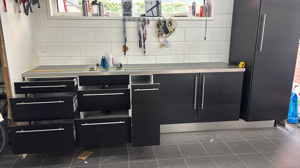 Keuken compleet diepvries en kk moet weg, Huis en Inrichting, Keuken | Complete keukens, Ophalen, Zo goed als nieuw, Grijs