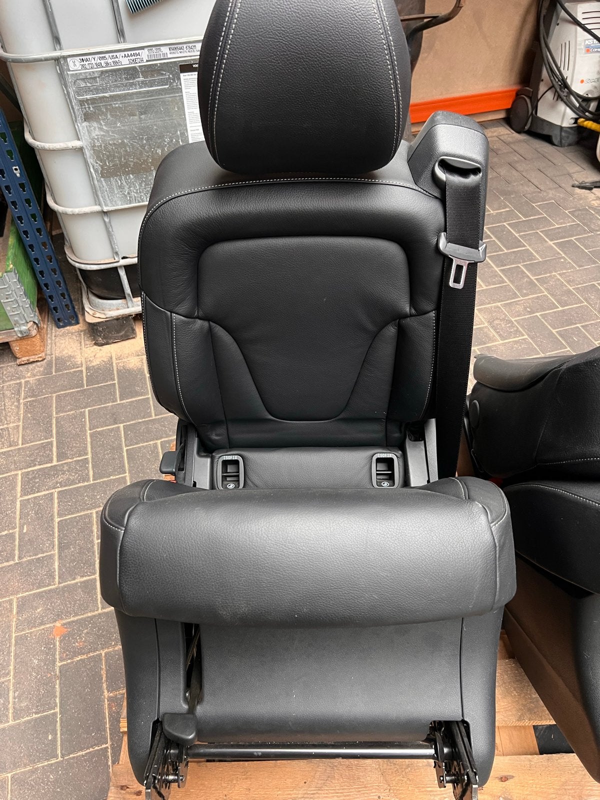 Mercedes v klasse Zwarte lederen stoel  met Isofix, Auto-onderdelen, Interieur en Bekleding, Ophalen, Gebruikt