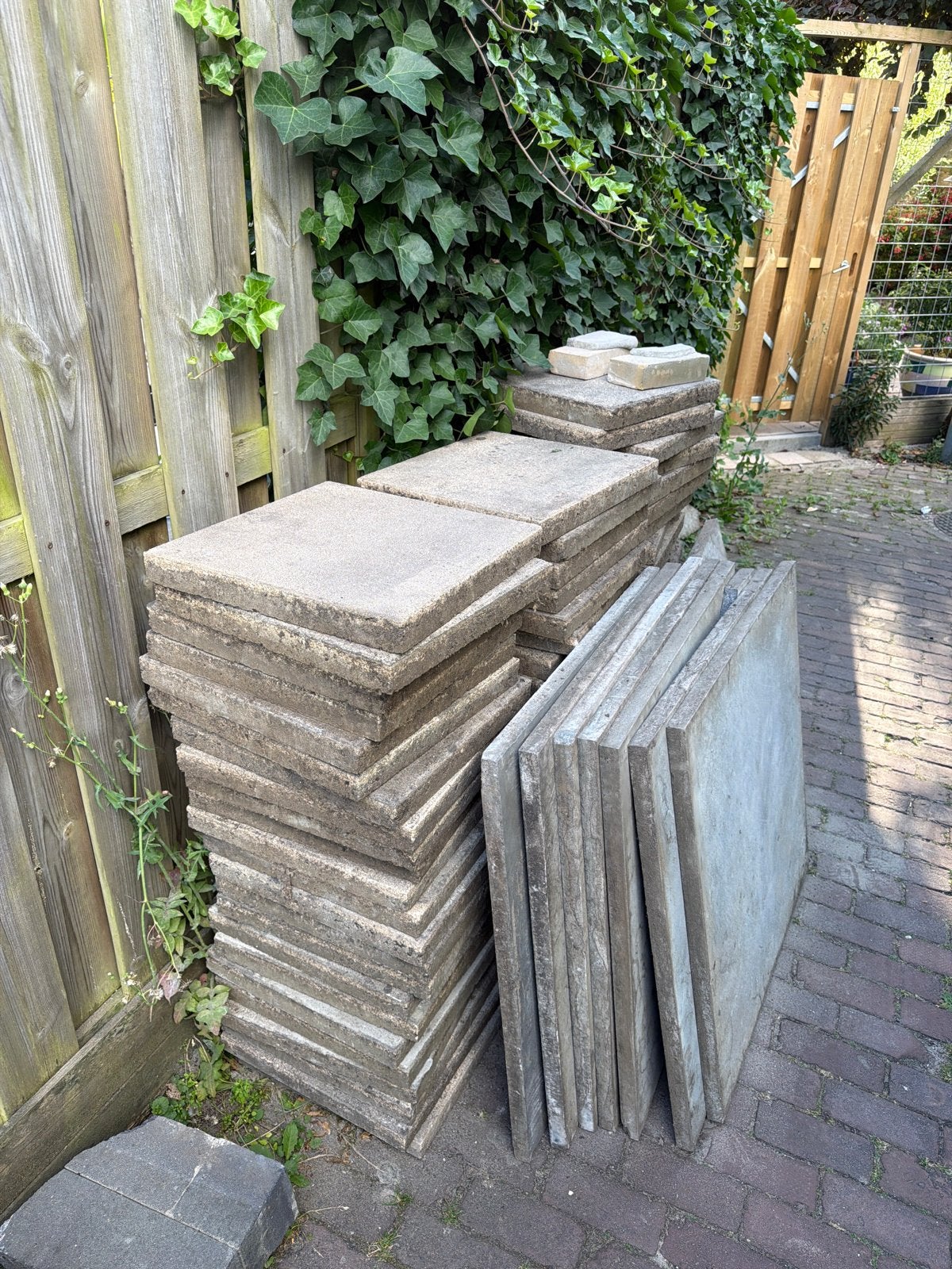 40x40 betontegels (geel indien schoon), gratis af te halen, Tuin en Terras, Ophalen, Gebruikt, 10 m² of meer, Beton