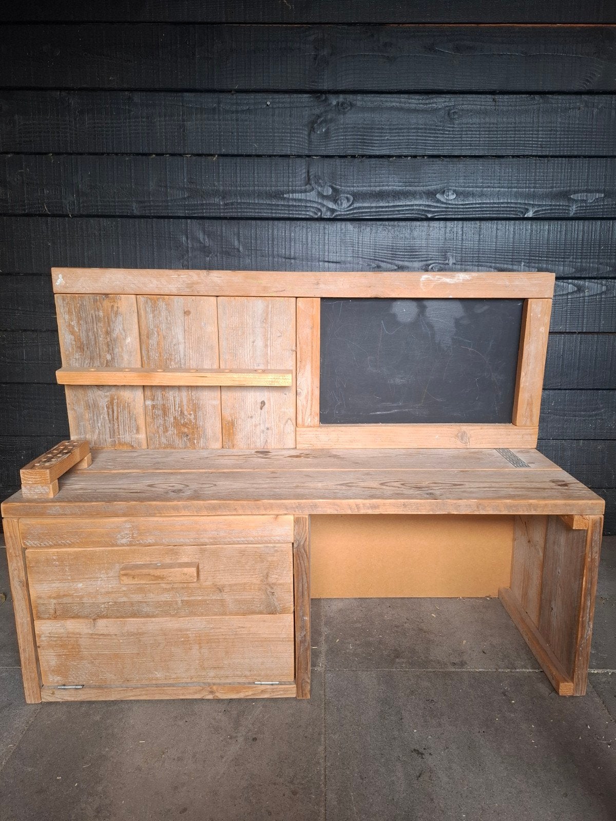 Houten kinderwerkbank met krijtbord en opbergruimte, Kinderen en Baby's, Ophalen, Gebruikt