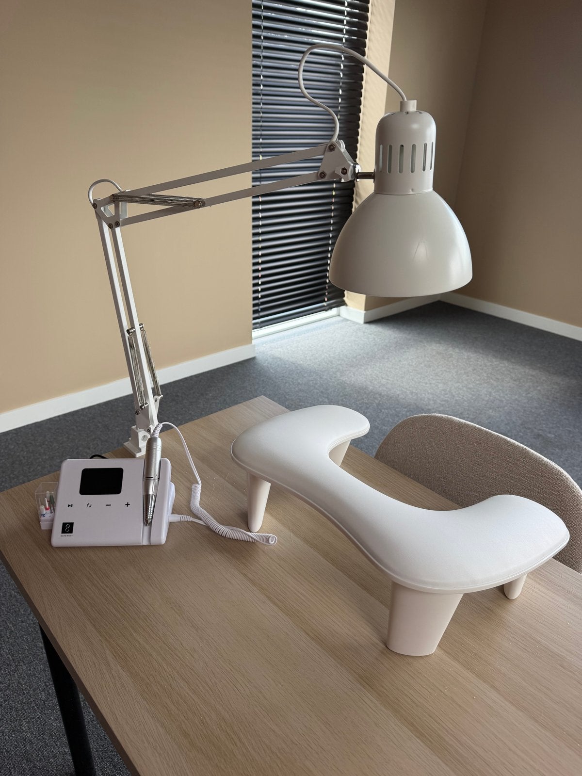 Complete manicure tafel met frees, armsteun, lamp en stoelen, Ophalen