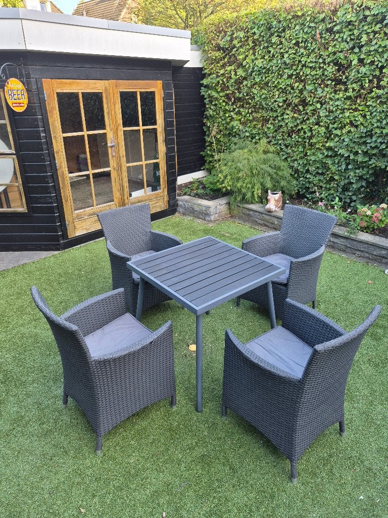 Tuinset, 4 stoelen en tafel, Ophalen, 4 zitplaatsen, Kunststof, Gebruikt